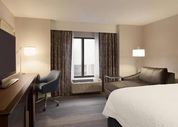 Hampton Inn & Suites Nashville-Downtown